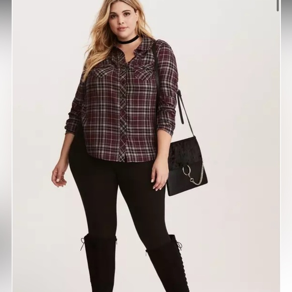 ✨torrid multicolor plaid lace inset button down camp shirt✨ - Picture 4 of 11